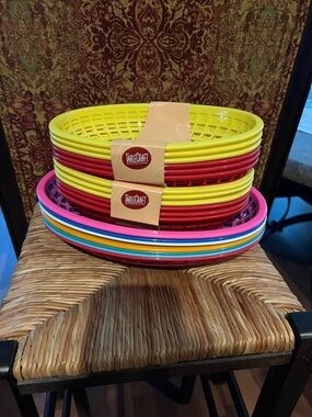 Multi-Color Plastic Restaurant Style Food Serving Baskets/ Tablecraft Picnic